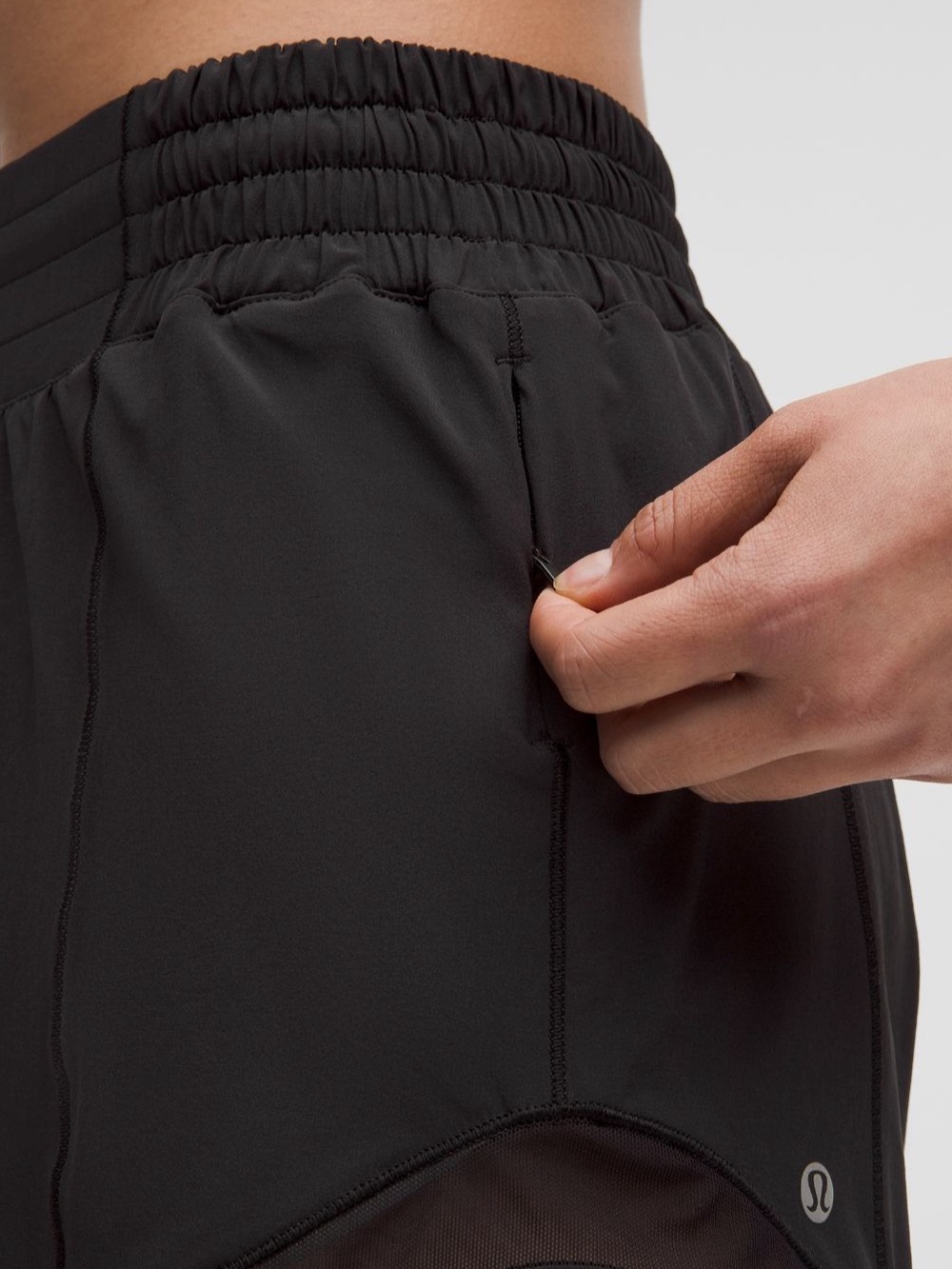 Lululemon 🍋 | 6 | Hotty Hot High-Rise Lined Short 4” in black - Picture 4 of 9
